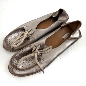 Olukai Moku Perf style Metallic Silver Women's boat Shoes size 8.5